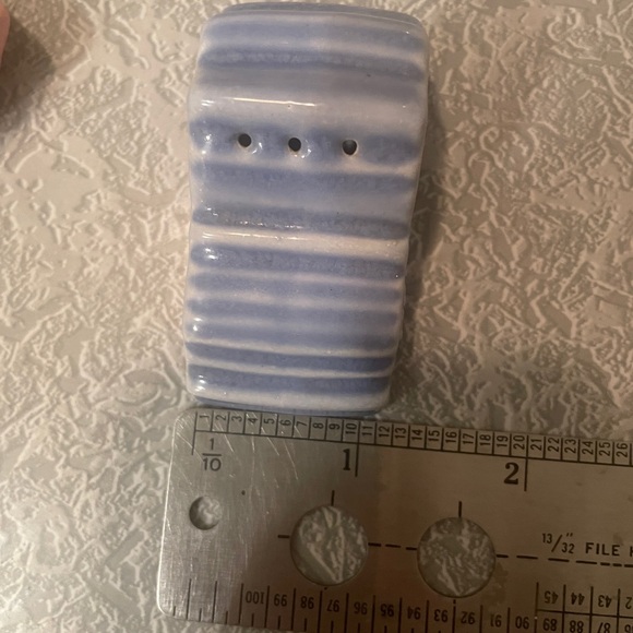 Kentucky salt and pepper shakers - Picture 5 of 6